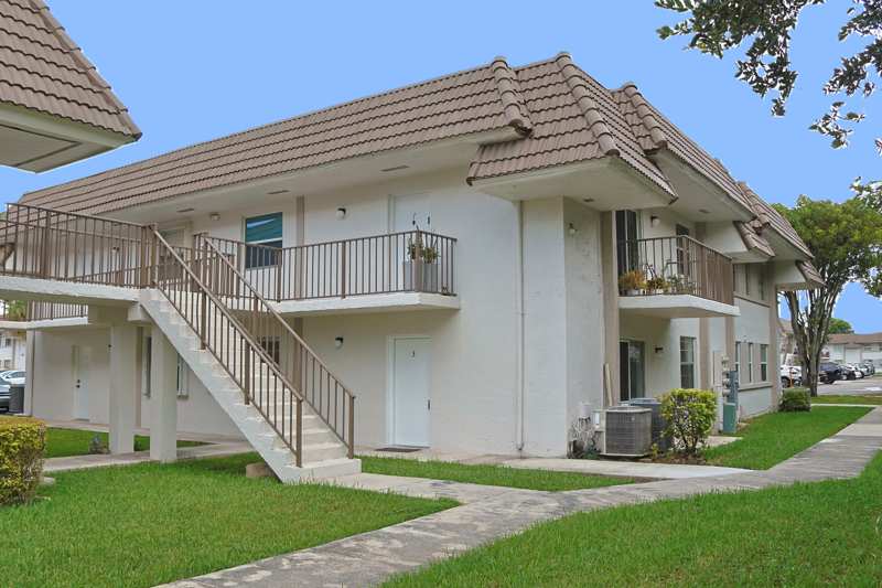 2 bedroom Condominium at 6931 SW 129th Avenue 3, Greentree Condo, Miami — photo 1
