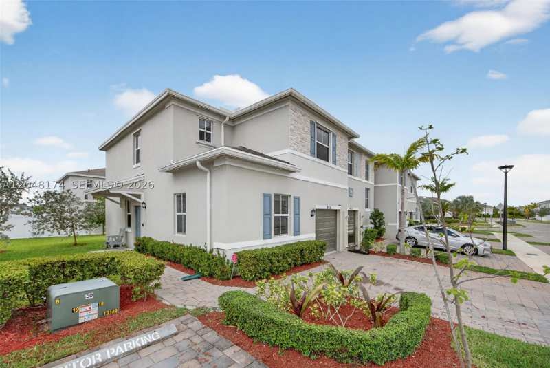 4 bedroom Townhouse at 826 SE 17th St, Cedar At Keys Gate, Homestead — photo 1