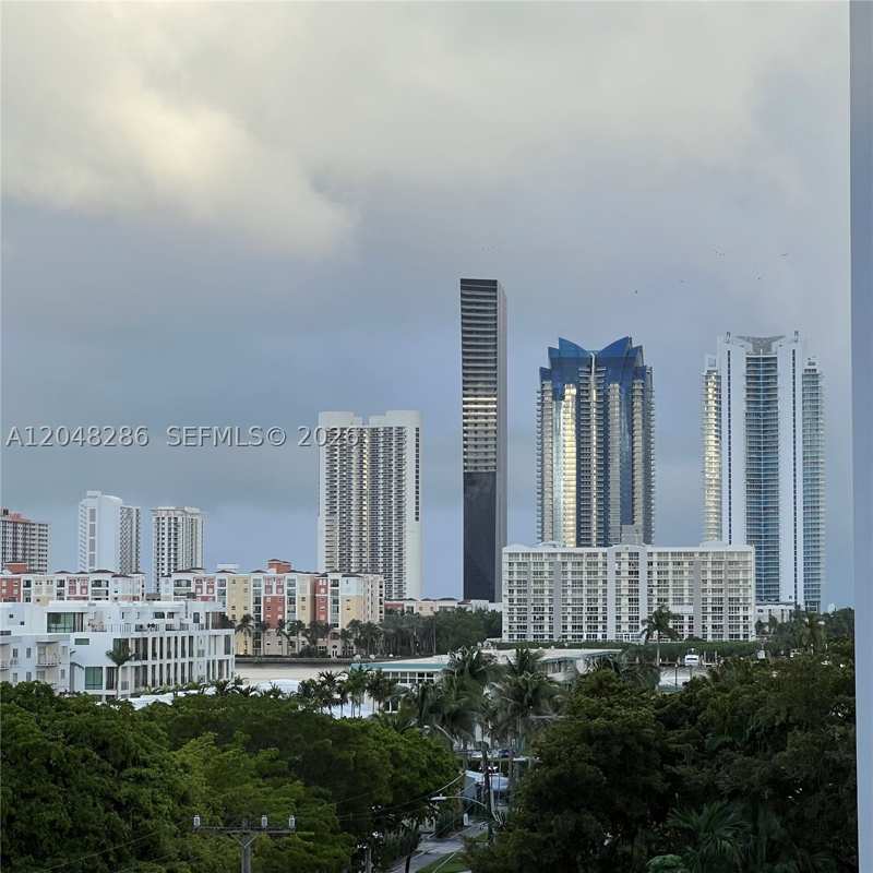 1 bedroom Condominium at 3660 NE 166th St 607, Eastern Shores White Hous, North Miami Beach — photo 1