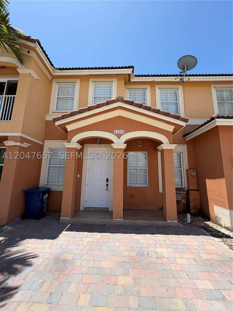 3 bedroom Townhouse at 10904 SW 240th Ln, Bluewaters Subdivision, Homestead — photo 1