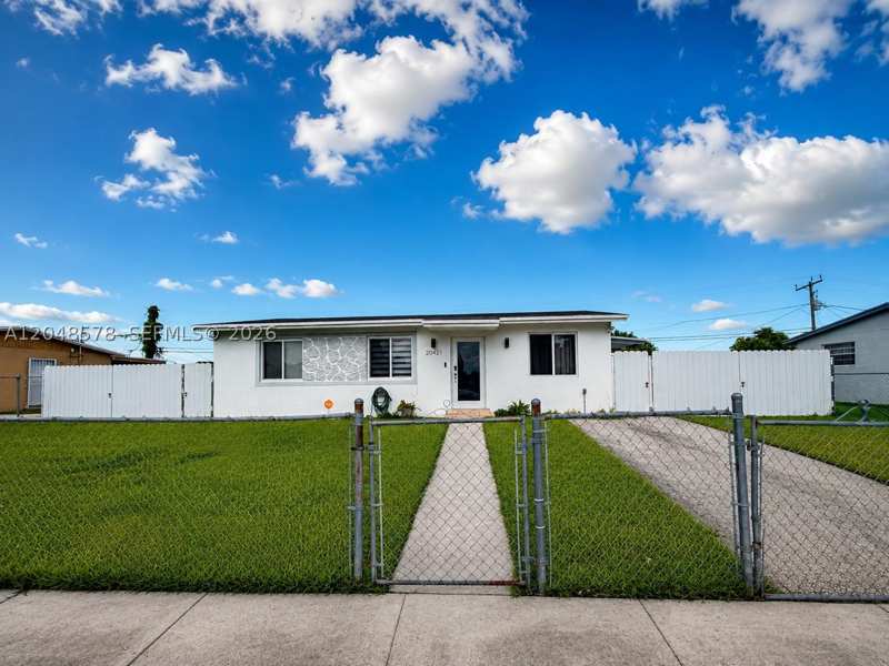 3 bedroom SingleFamilyResidence at 20421 SW 118th Ave, South Miami Heights Addn, Miami — photo 1