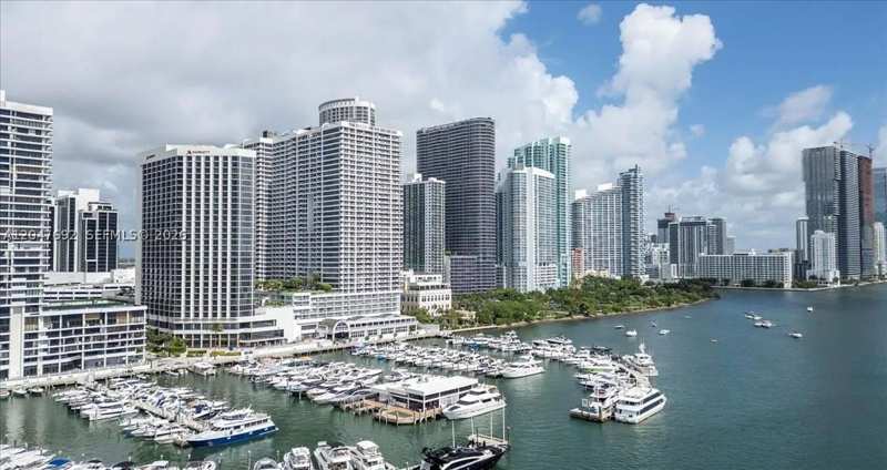 1 bedroom StockCooperative at 488 NE 18th St 1806, Aria On The Bay Condo, Miami — photo 1