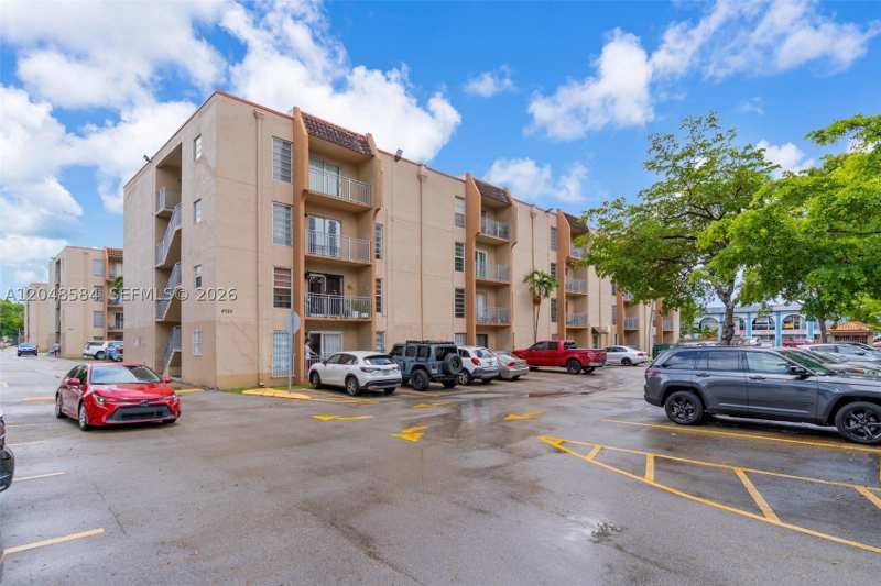 2 bedroom Condominium at 4715 NW 7th St 306-2, Sunset Villas Condo, Miami — photo 1