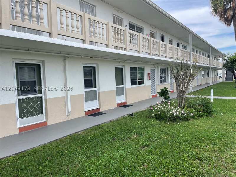 1 bedroom Condominium at 20120 NE 2nd Ave W28, Ro-Mont South Green Condo, Miami Gardens — photo 1