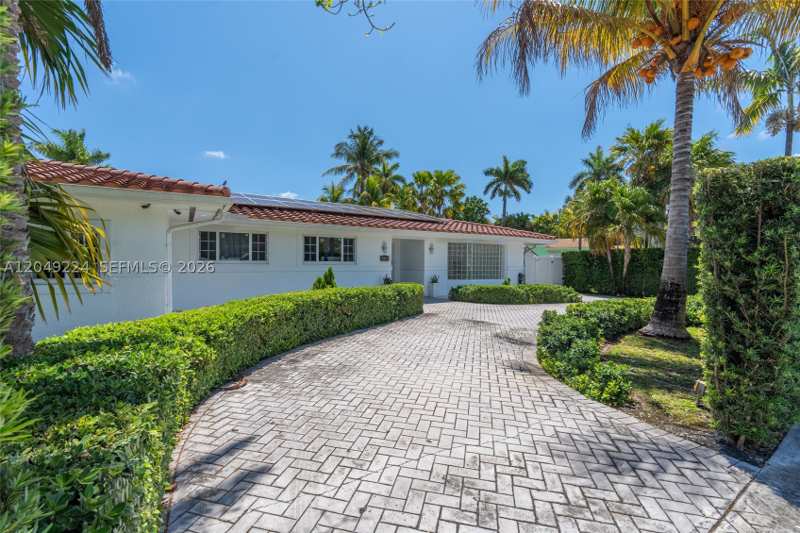 5 bedroom SingleFamilyResidence at 20235 Highland Lakes Blvd, Highland Lakes Sec 2, Miami — photo 1