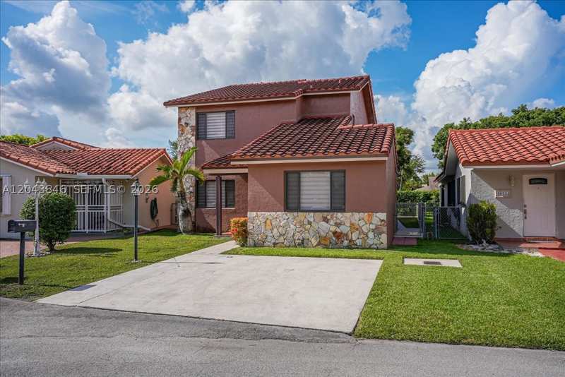 4 bedroom SingleFamilyResidence at 10528 SW 69th Ter, Pueblo Del Sol Sec 4, Miami — photo 1