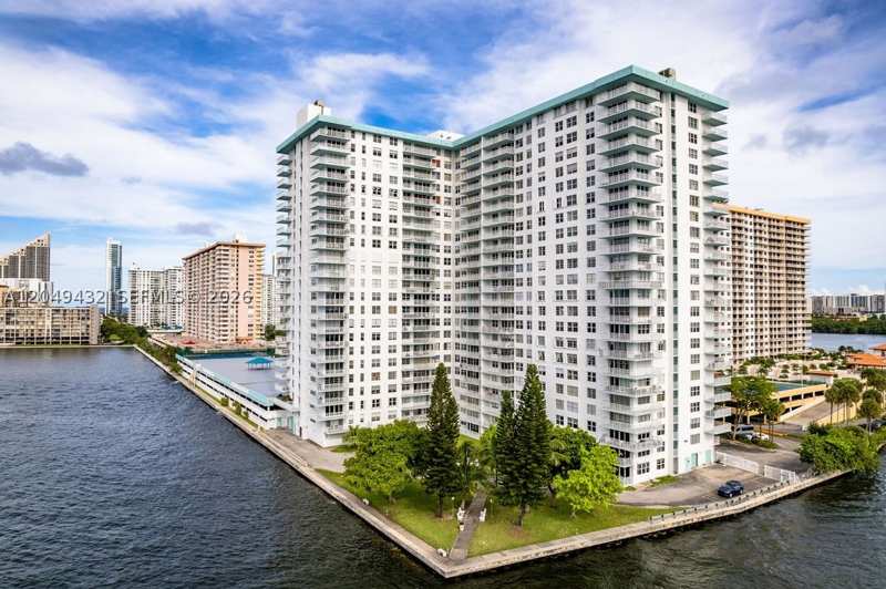 2 bedroom Condominium at 301 174th St L05, Winston Towers 500 Condo, Sunny Isles Beach — photo 1