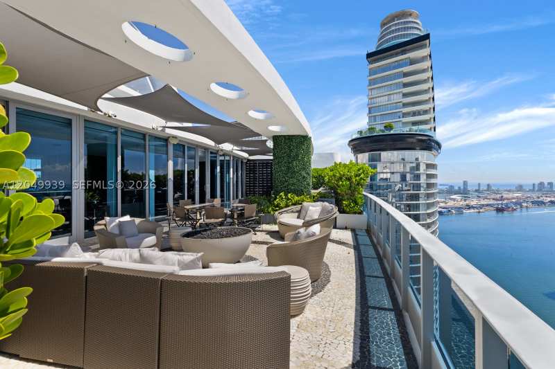 3 bedroom Condominium at 200 Biscayne Boulevard Way Ph-5404, Epic West Condo, Miami — photo 1