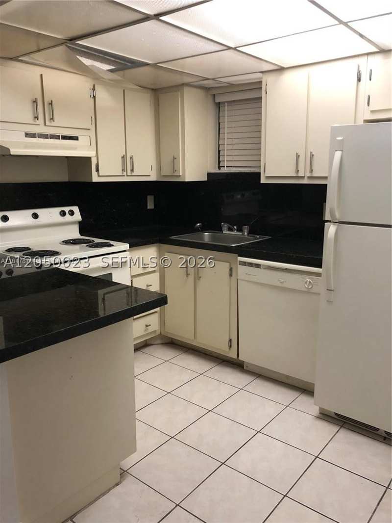 1 bedroom Condominium at 8290 Lake Dr 349, Las Vistas At Doral Condo, Doral — photo 1