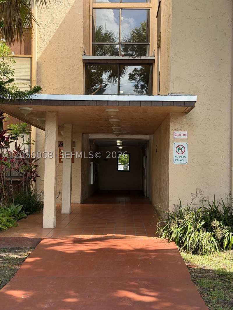 1 bedroom Condominium at 14421 N Kendall Dr 412M, Promenade At Kendale Lake, Miami — photo 1