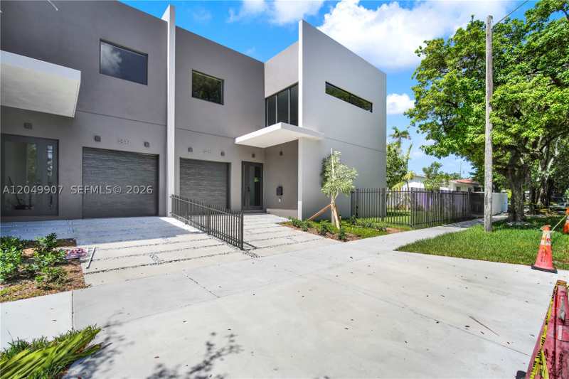 3 bedroom Condominium at 3437 SW 29th St 3437, Overbrook Park, Miami — photo 1