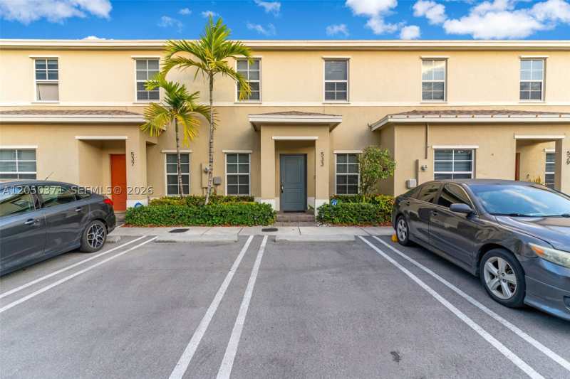 3 bedroom Townhouse at 533 NE 5th Pl, Fvp Subdivision, Florida City — photo 1