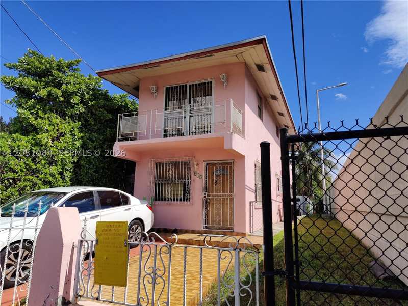 2 bedroom SingleFamilyResidence at 945 NW 19th Ave, Coppingers Tropical Garde, Miami — photo 1