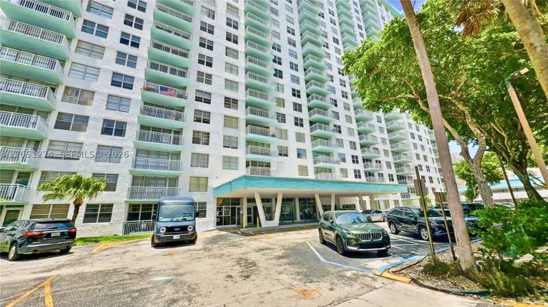 2 bedroom Condominium at 301 174th St 1907, Winston Towers 500 Condo, Sunny Isles Beach — photo 1