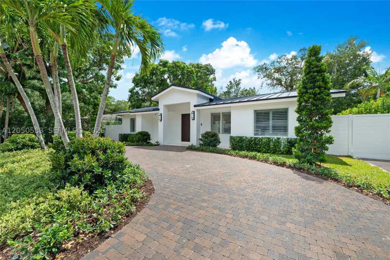 4 bedroom SingleFamilyResidence at 7107 SW 63rd Ave, Royal Palm Villas, South Miami — photo 1