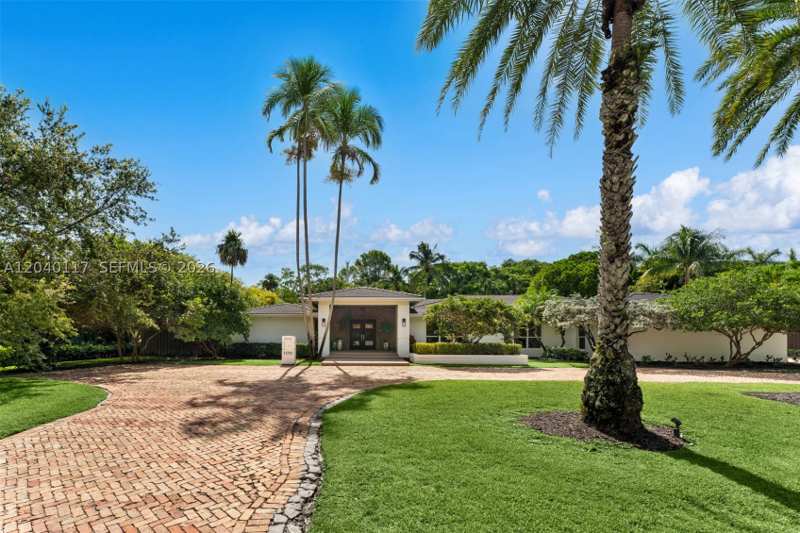 5 bedroom SingleFamilyResidence at 11721 Jacaranda Pl, Pine Bay Estates Sec No 2, Coral Gables — photo 1