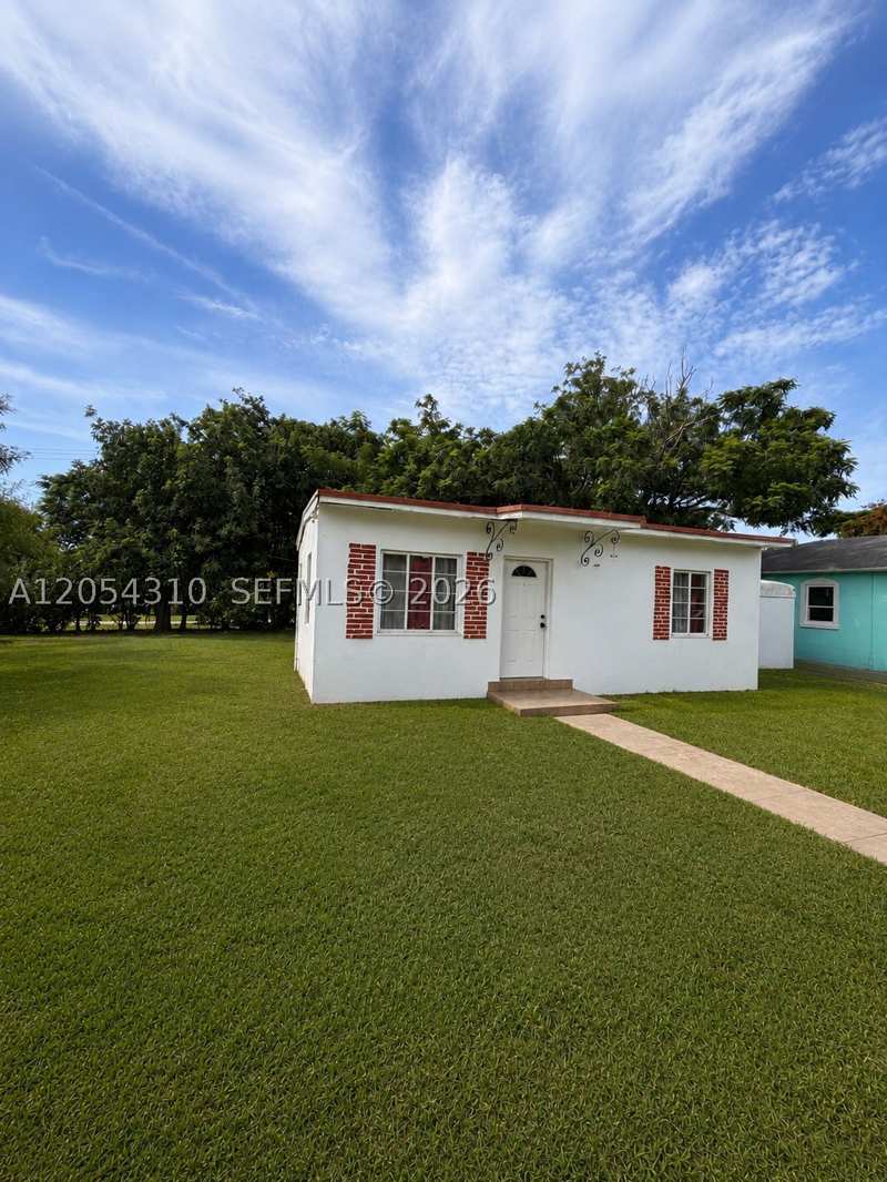 2 bedroom SingleFamilyResidence at 10351 SW 183rd St, Rosehaven, Miami — photo 1