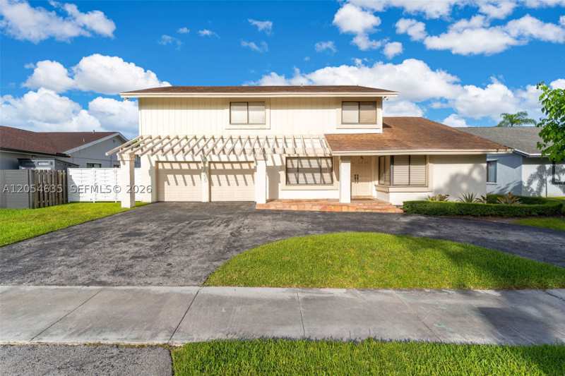 4 bedroom SingleFamilyResidence at 11055 SW 129th Ct, Lindgren East, Miami — photo 1