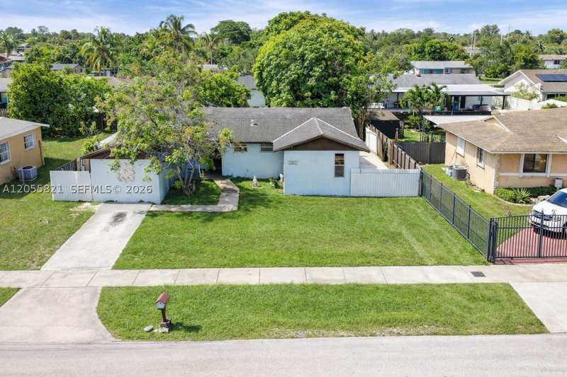 4 bedroom SingleFamilyResidence at 10221 SW 169th St, Oakbrook, Miami — photo 1