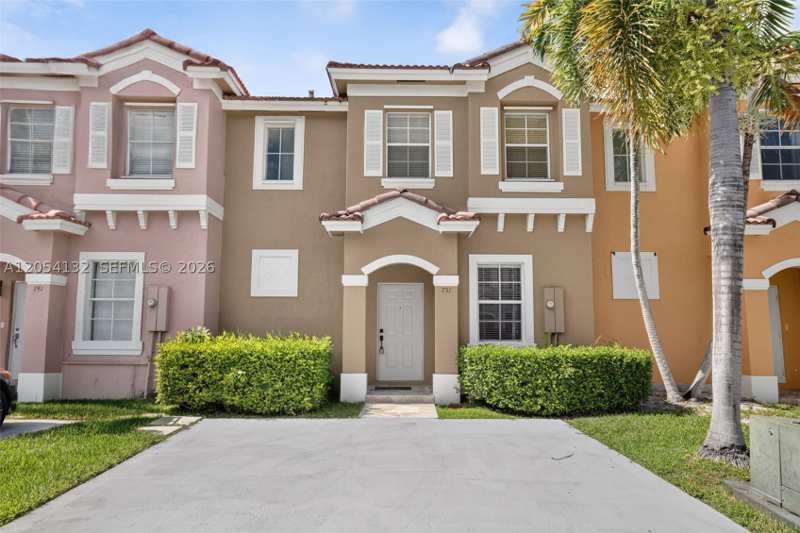 3 bedroom Townhouse at 751 SE 2nd St, Casa Del Sur, Homestead — photo 1