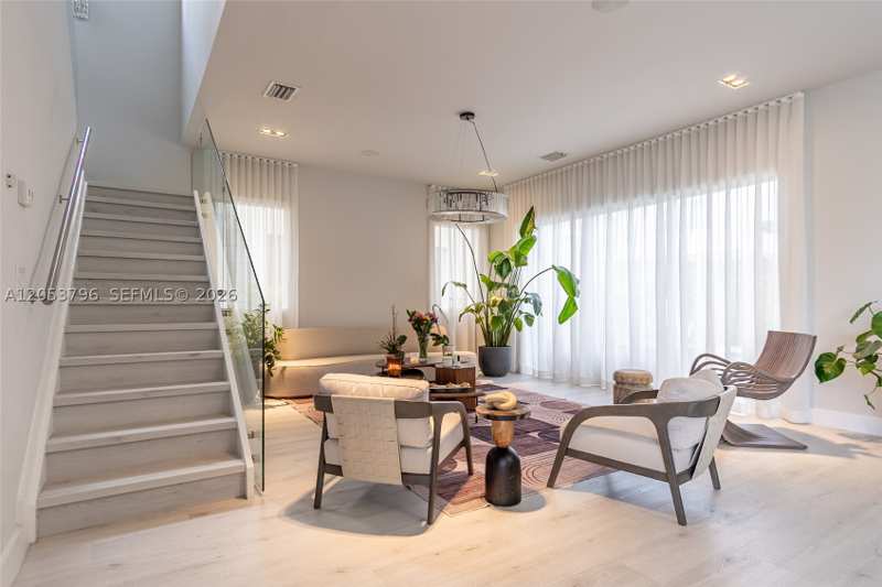 5 bedroom SingleFamilyResidence at 10043 NW 75th Ter, Doral Commons Residential, Doral — photo 1