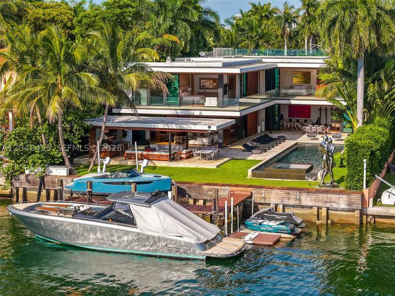 5 bedroom SingleFamilyResidence at 126 W San Marino Dr, San Marino Island, Miami Beach — photo 1