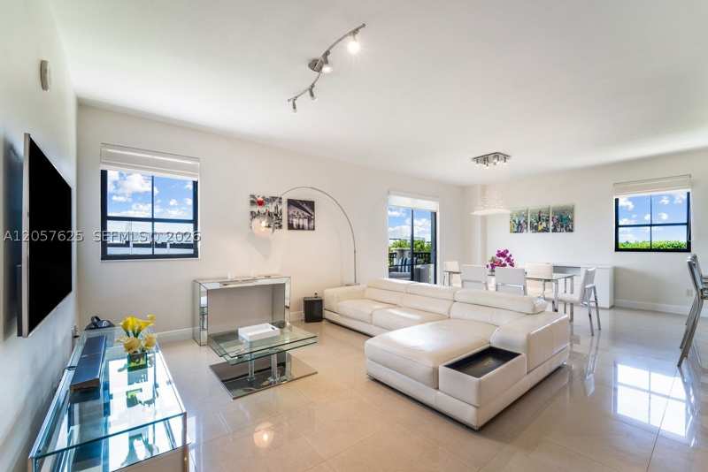 2 bedroom Condominium at 8395 SW 73rd Ave 412, Colonnade At Dadeland SW, Miami — photo 1