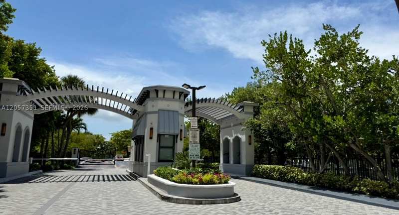 4 bedroom Condominium at 329 Poinciana Dr 909, Poinciana Is Yt & Rcq Clu, Sunny Isles Beach — photo 1