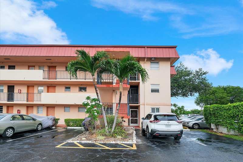 2 bedroom Condominium at 19001 NE 14th Avenue 145, Fifth Horizons Condo, Miami — photo 1