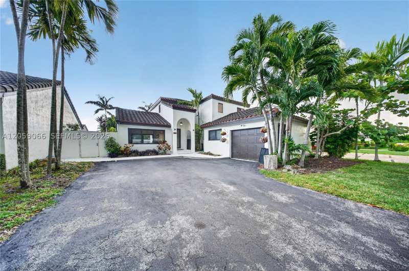 4 bedroom SingleFamilyResidence at 12510 SW 95th Ter, Kenland Homes, Miami — photo 1
