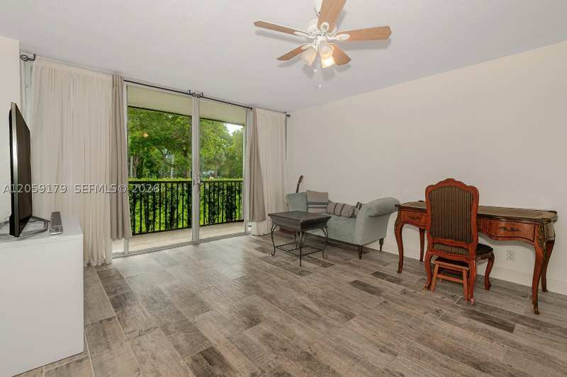 1 bedroom Condominium at 3401 N Country Club Dr 117, Ensenada Condo Bldg E-Ii, Aventura — photo 1