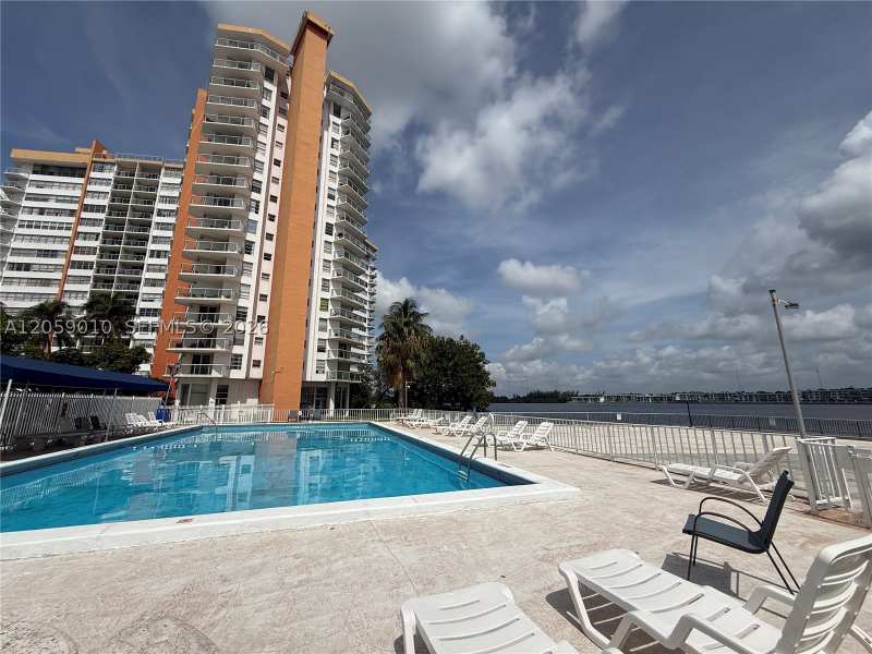 2 bedroom Condominium at 1351 NE Miami Gardens Dr 1215E, Buckley Towers Condo - Ea, Miami — photo 1