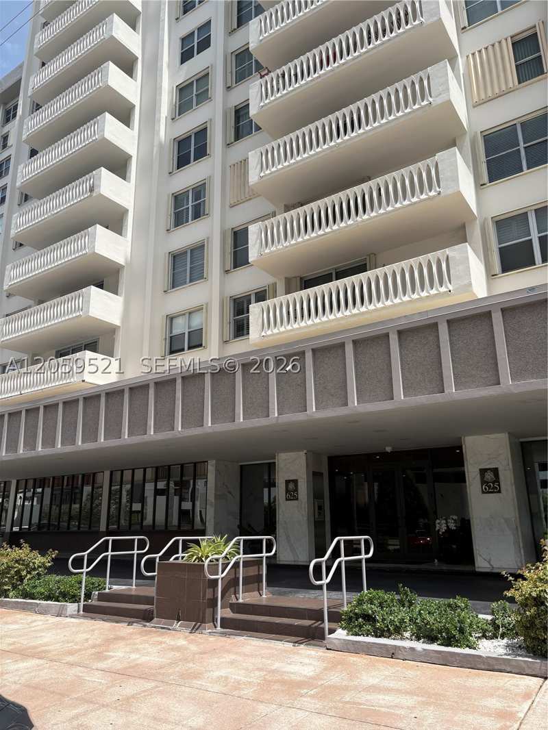 3 bedroom Condominium at 625 Biltmore Way 501, Gables Plaza Condo, Coral Gables — photo 1