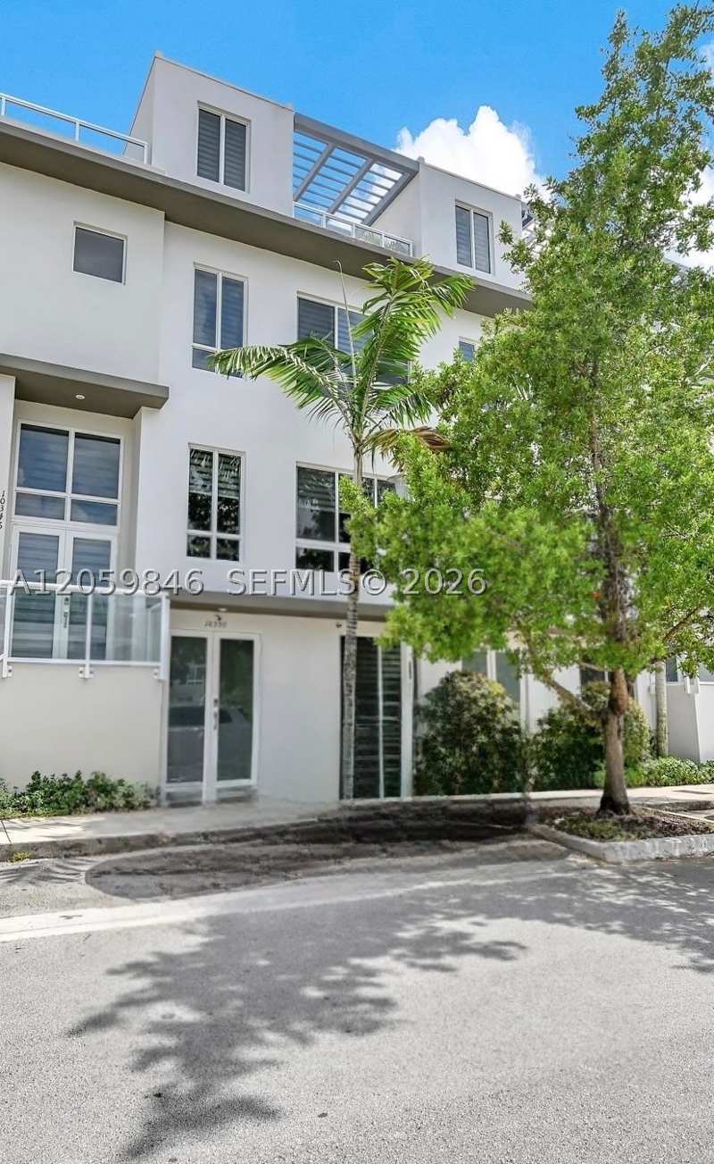 3 bedroom Townhouse at 10350 NW 64th St, Landmark At Doral, Doral — photo 1