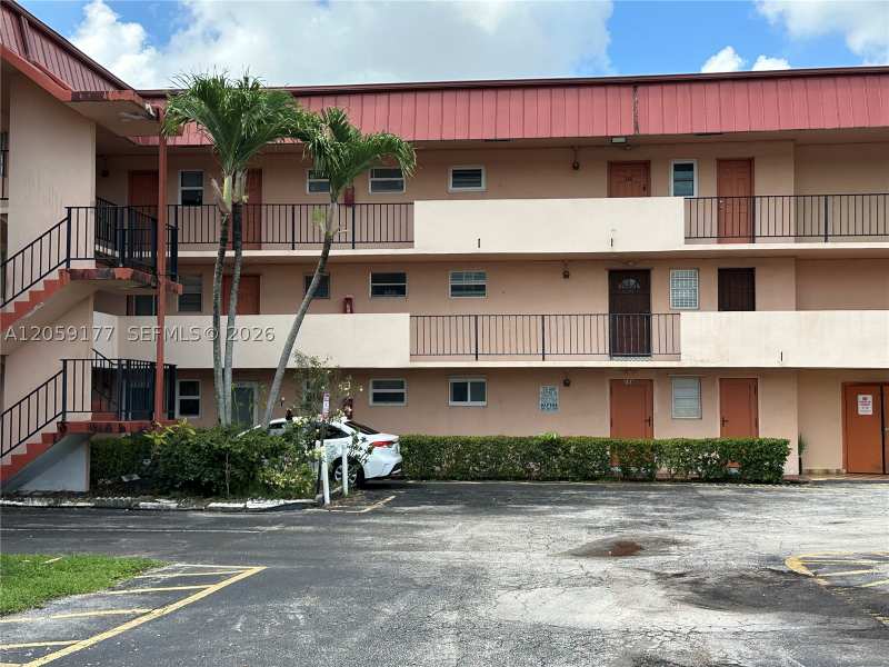 1 bedroom Condominium at 19001 NE 14th Ave 121, Fifth Horizons Condo, Miami — photo 1