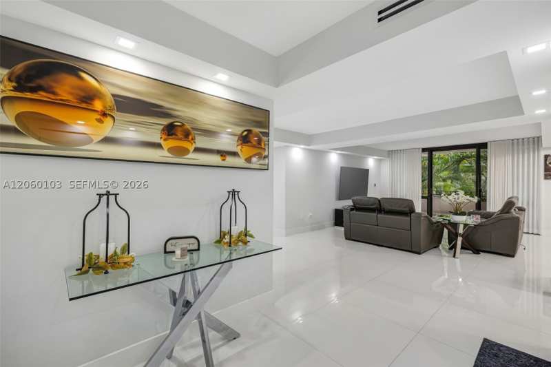 3 bedroom Condominium at 13953 Kendale Lakes Cir B205, Towers Of Kendale Lakes C, Miami — photo 1