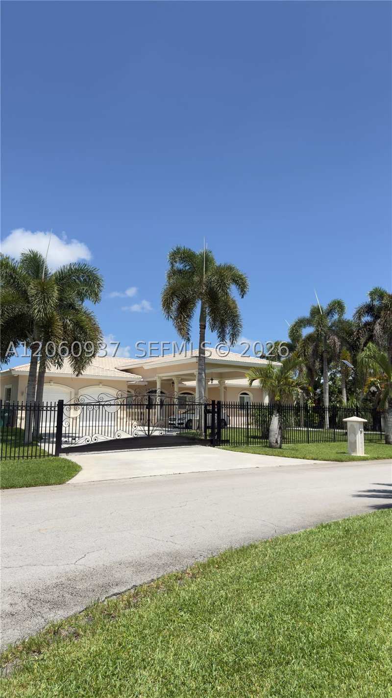 4 bedroom SingleFamilyResidence at 27803 SW 172nd Pl, The Redlands Sec 3, Homestead — photo 1