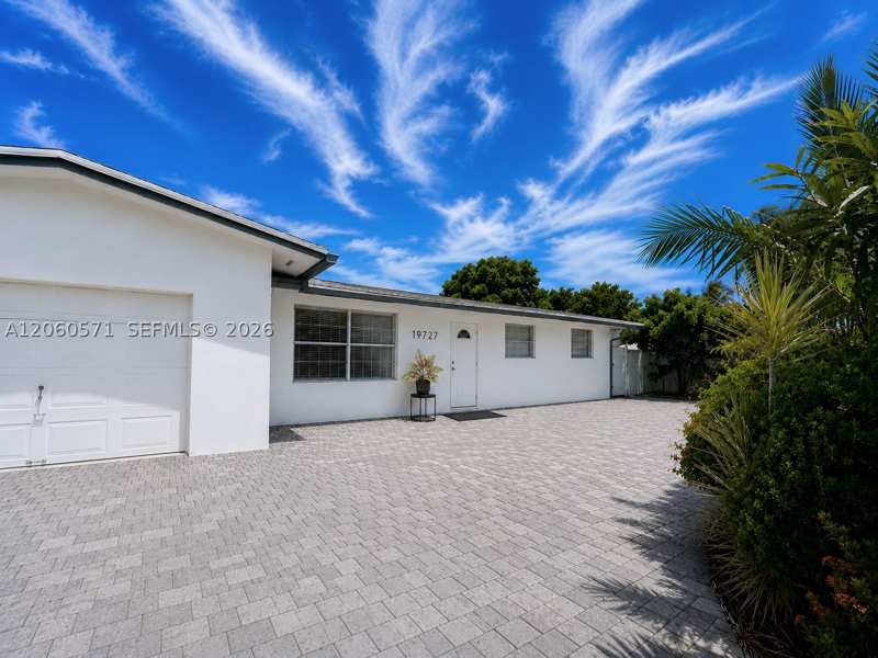 6 bedroom SingleFamilyResidence at 19727 SW 118th Pl, South Miami Heights Addn, Miami — photo 1