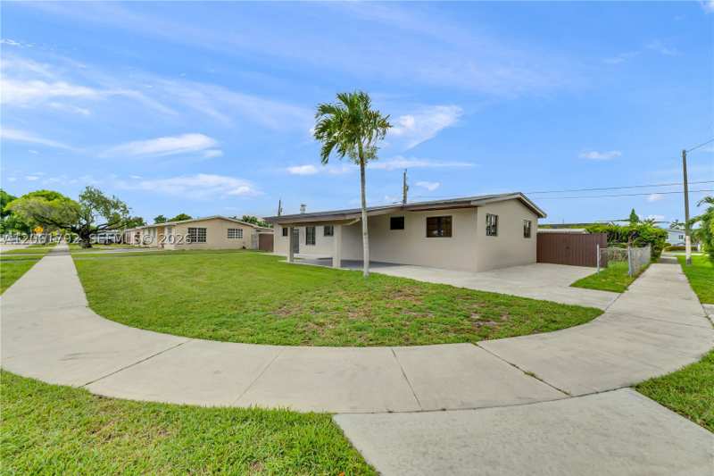5 bedroom SingleFamilyResidence at 2000 SW 84th Ave, Westchester Part 2, Miami — photo 1