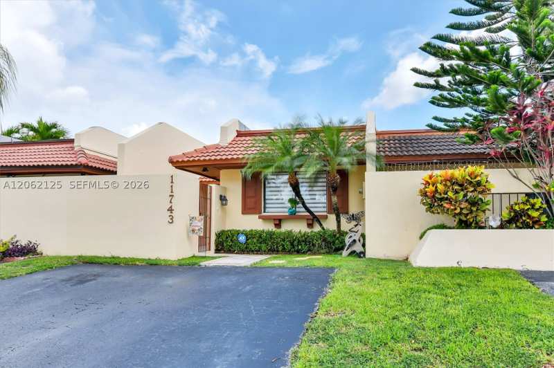 2 bedroom Villa at 11743 SW 112th Ter, Woodstock Townhomes Sec 1, Miami — photo 1