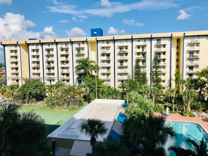 1 bedroom Condominium at 4550 NW 9th St 706E, Yolanda Villas Condo, Miami — photo 1