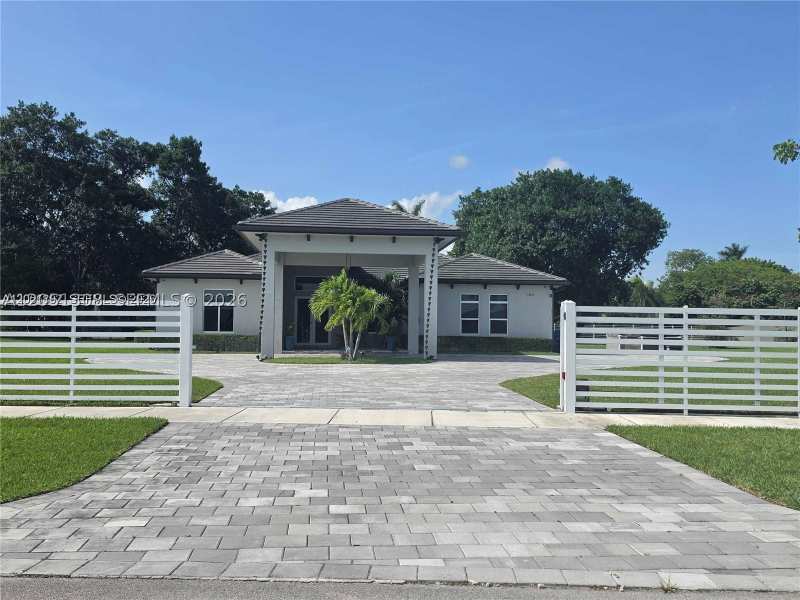5 bedroom SingleFamilyResidence at 17575 SW 280 Th St, The Redlands Sec 4, Homestead — photo 1