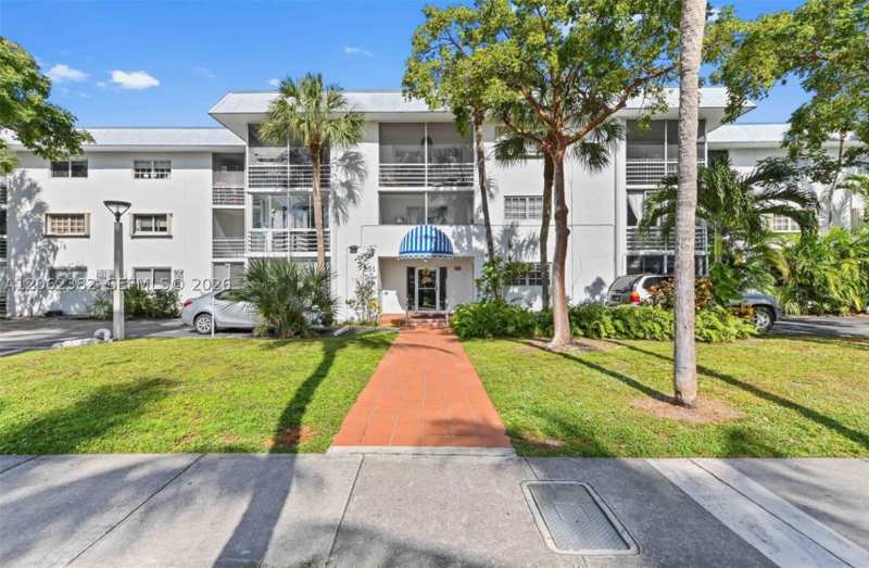1 bedroom Condominium at 251 Galen Dr 302, Key Biscayne Vi Condo, Key Biscayne — photo 1