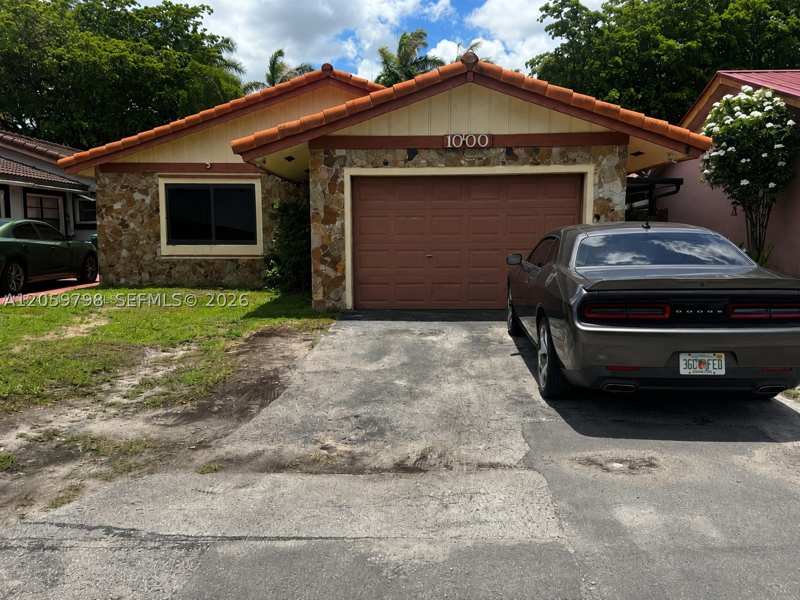 3 bedroom SingleFamilyResidence at 1000 SW 136th Pl, Tamiami Lakes Sec 4, Miami — photo 1