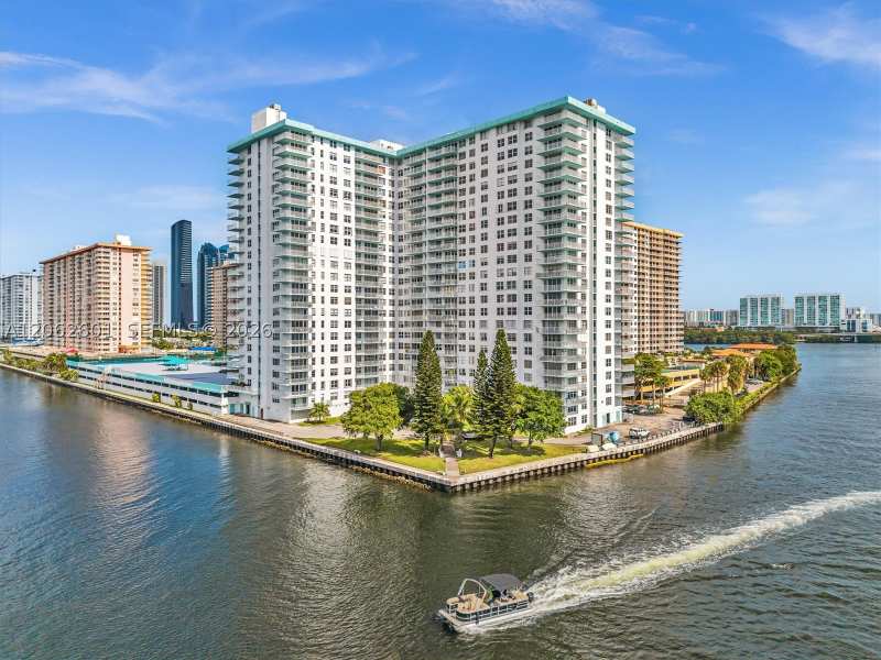 1 bedroom Condominium at 301 174th St 2205, Winston Towers 500 Condo, Sunny Isles Beach — photo 1