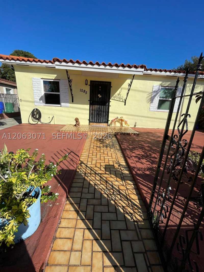 3 bedroom SingleFamilyResidence at 1085 NW 26th St, Bon Aire, Miami — photo 1