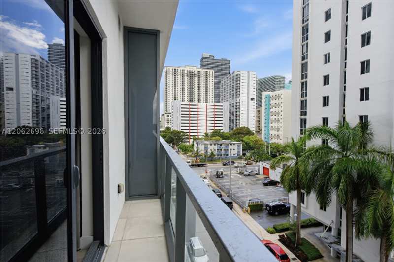 1 bedroom Condominium at 229 SW 9th St 405, City Of Miami South, Miami — photo 1