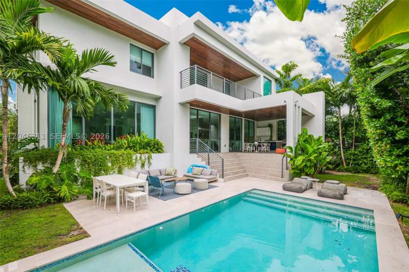 5 bedroom SingleFamilyResidence at 445 Ridgewood Rd, Tropical Isle Homes Sub 1, Key Biscayne — photo 1