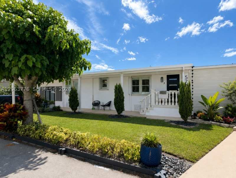 3 bedroom MobileHome at 19800 SW 180 ave unit 570, Americana Village Condo, Miami — photo 1