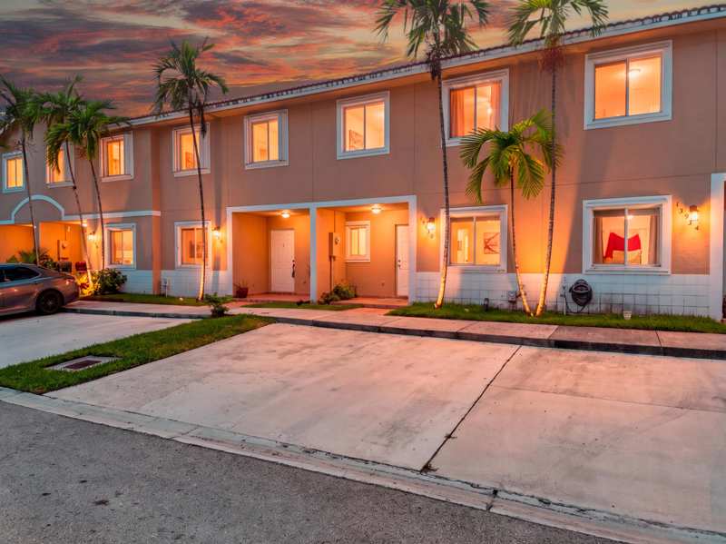 3 bedroom Townhouse at 13930 SW 175th Terrace, Weitzer Serena Lakes Townh, Miami — photo 1